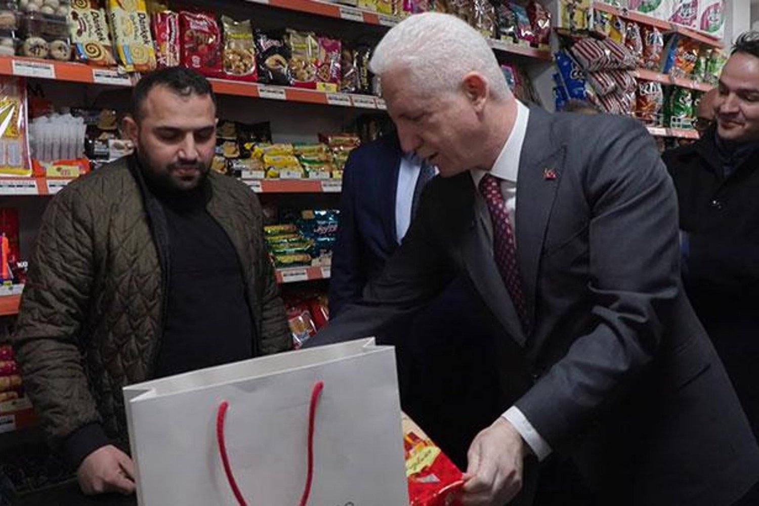 İstanbul'da Ramazan Boyunca Borçlar Siliniyor: Zimem Defteri Geleneği Sürüyor
