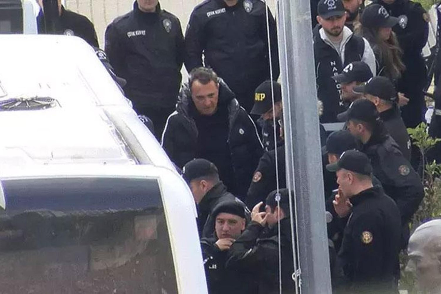 İstanbul'da Uyuşturucu Operasyonu: 14 Zanlı Gözaltında!