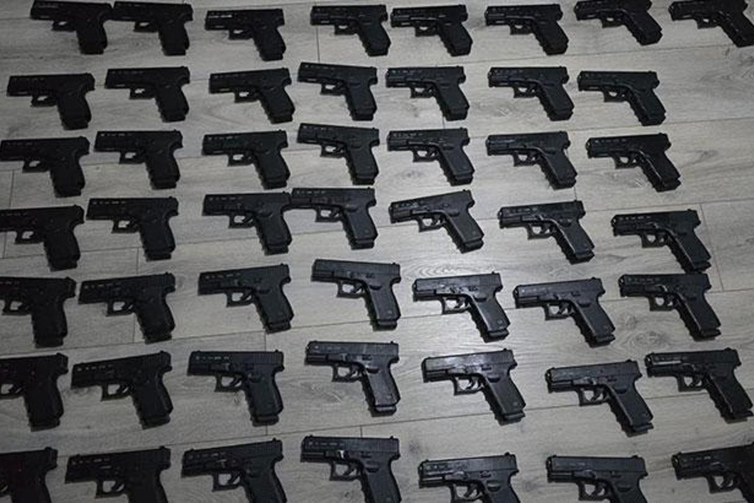 Kaçak Silah Ticareti Gaziosmanpaşa'da Operasyonla Çözüldü, 50 Tabanca Ele Geçirildi