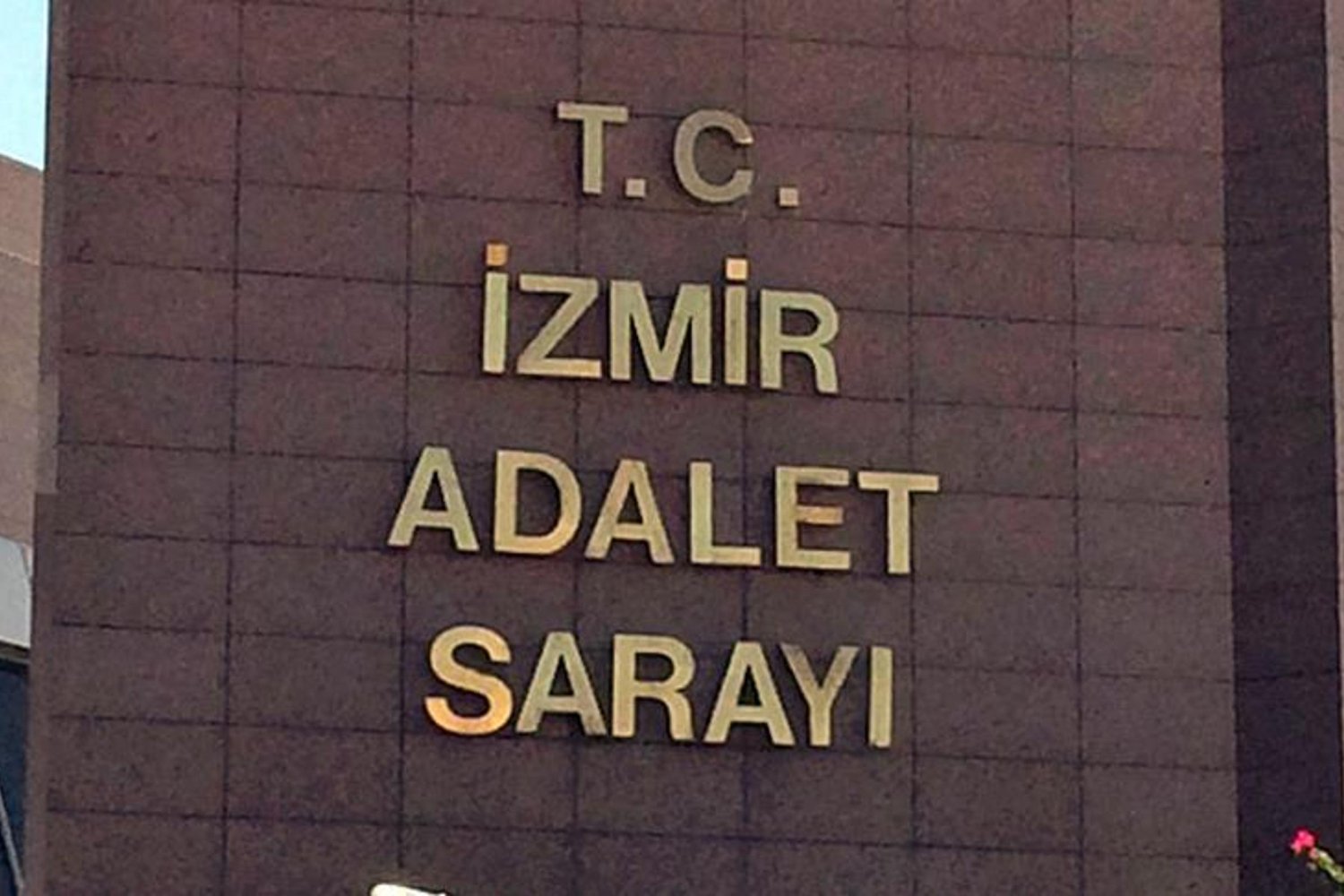 İzmir'de Şoke Eden Cinayet: DNA Kanıtları Kasıtlı Öldürmeye İşaret Ediyor