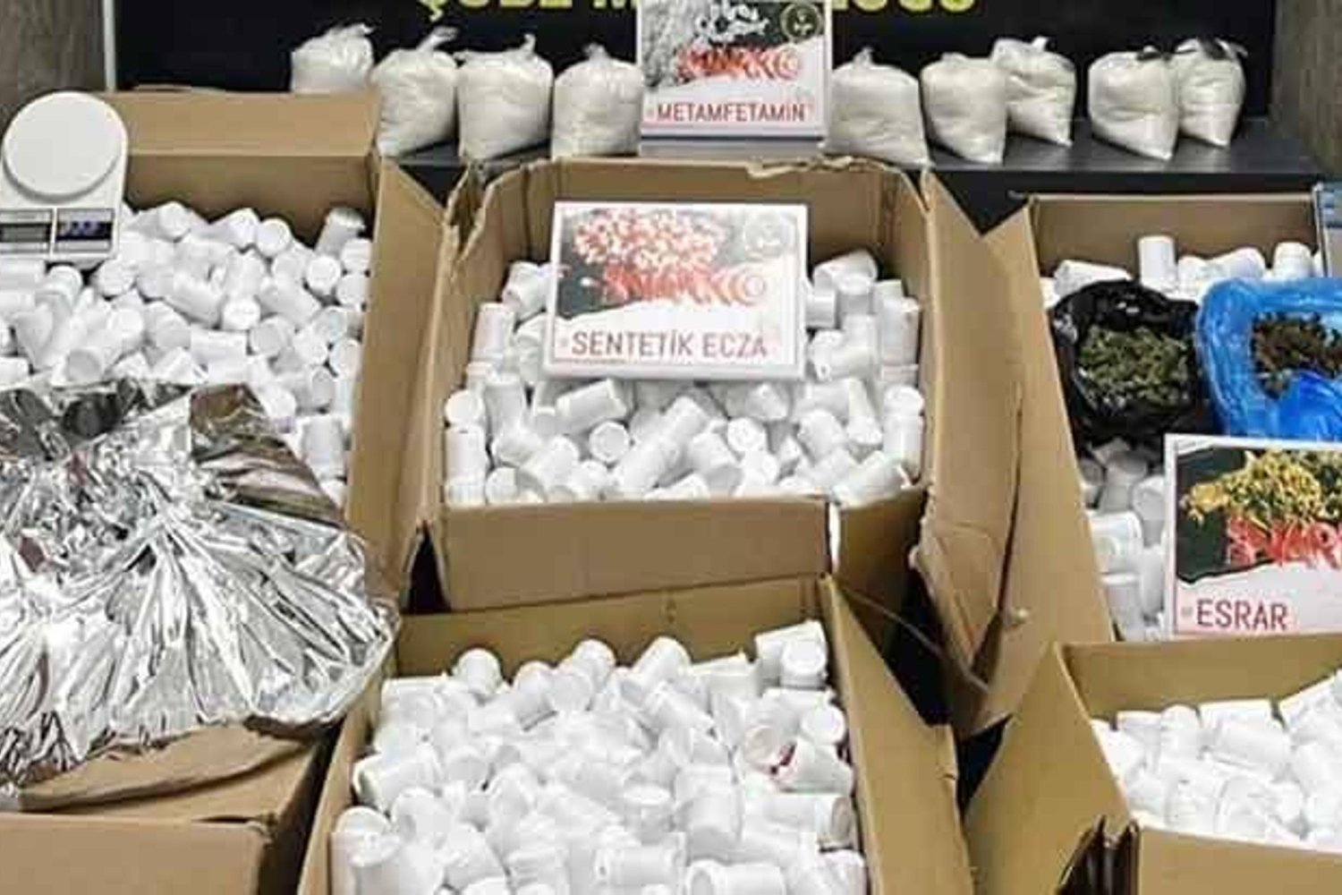 Uyuşturucu Operasyonu: Konak ve Kemalpaşa'da Yüklü Miktarda Uyuşturucu Ele geçirildi