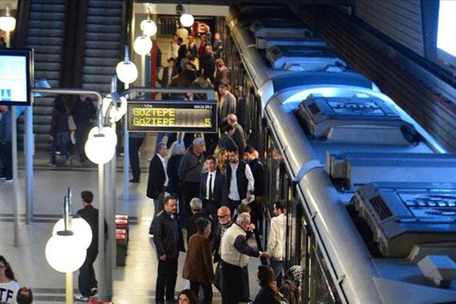 İzmir'de Önemli Ulaşım Zamları ve Yeni Taksi Planları Yolda!