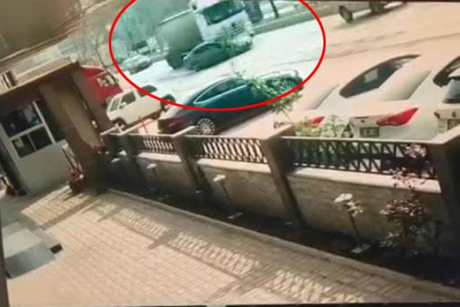 Kestel'de Şok Kaza: Otomobil TIR ile Çarpıştı, Facianın Eşiğinden Dönüldü