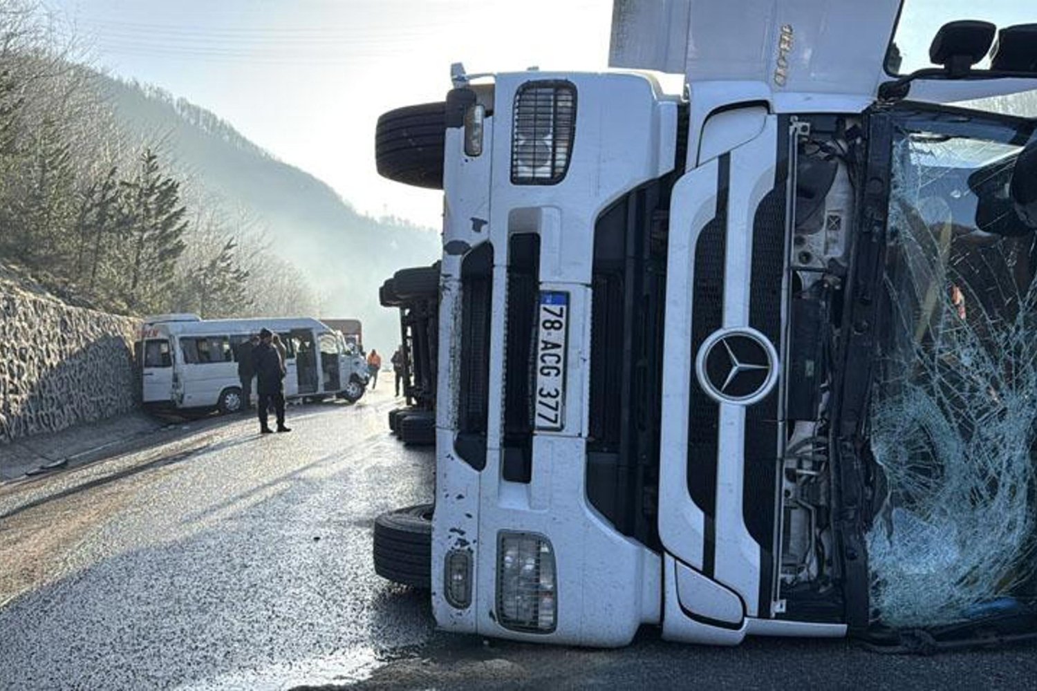 Kaza Zinciri ve Yakıt Sızıntısı Zonguldak-Ankara Yolunda Çileye Döndürdü