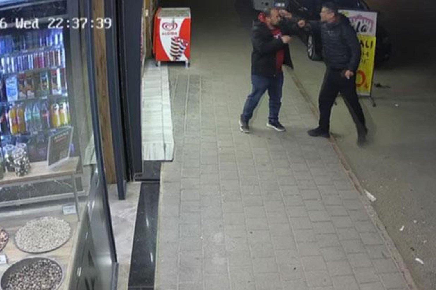 Seyhan'da Kardeşler Arasında Şok Silahlı ve Yumruklu Kavga