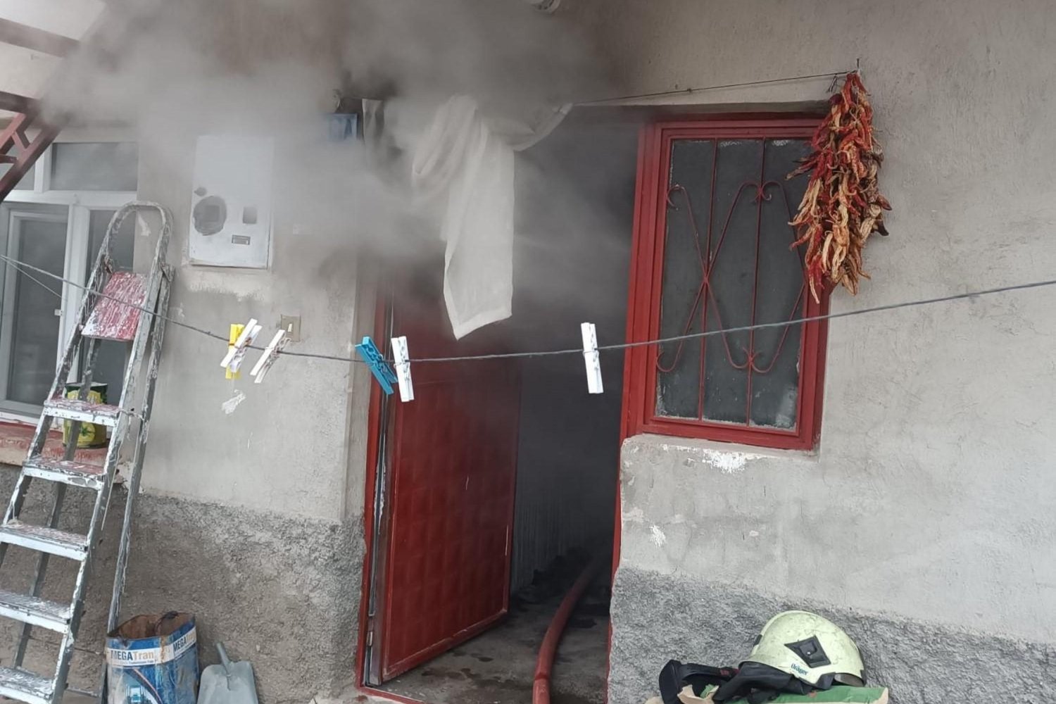 Yenidoğan Mahallesi'nde Yangın: Bir Kişi Hayatını Kaybetti, Bir Yaralı