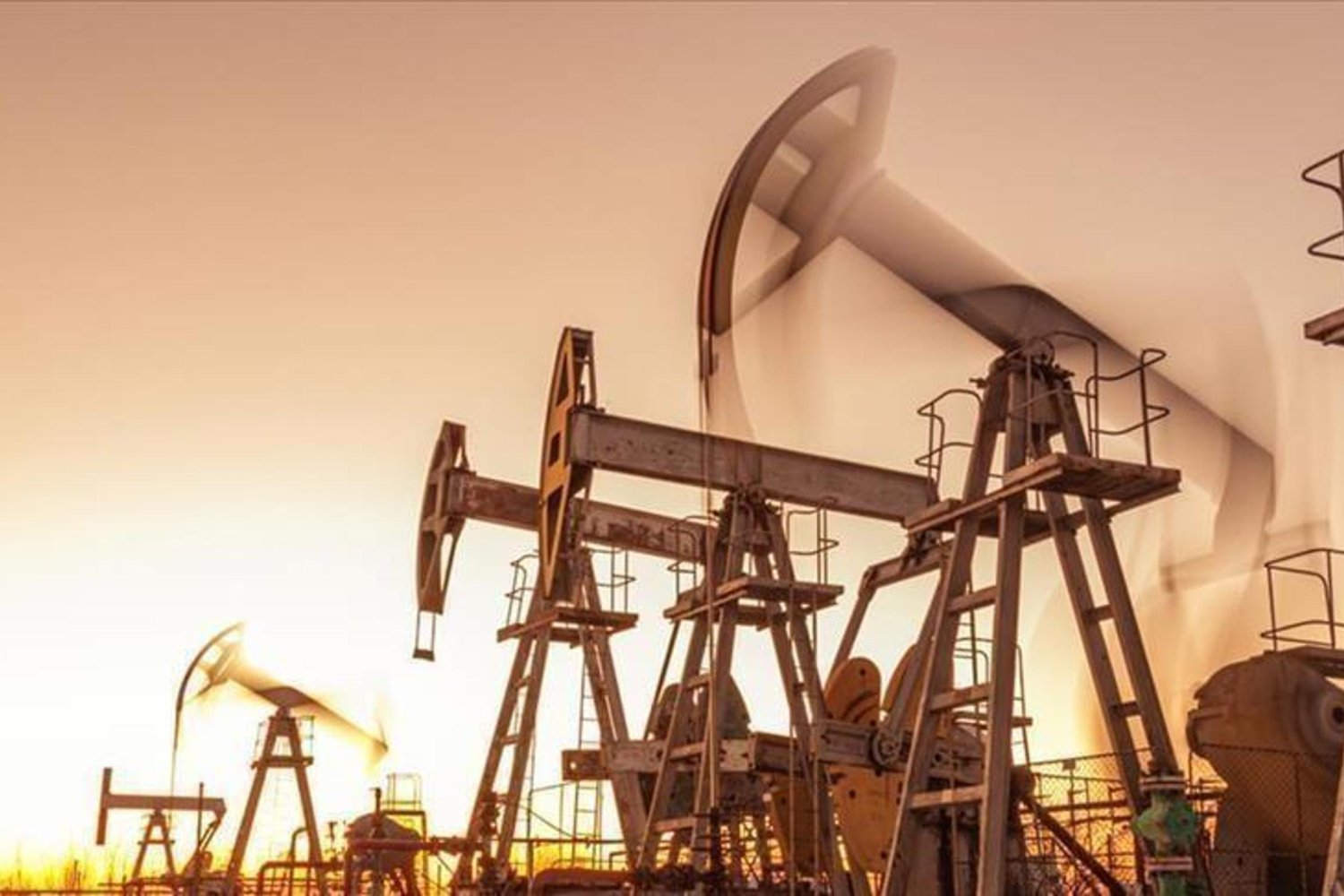 Küresel Enerji Piyasalarını Sallayan Orta Doğu Gerginliği: Petrol ve LNG Fiyatları Dalgalarla Yükseliyor