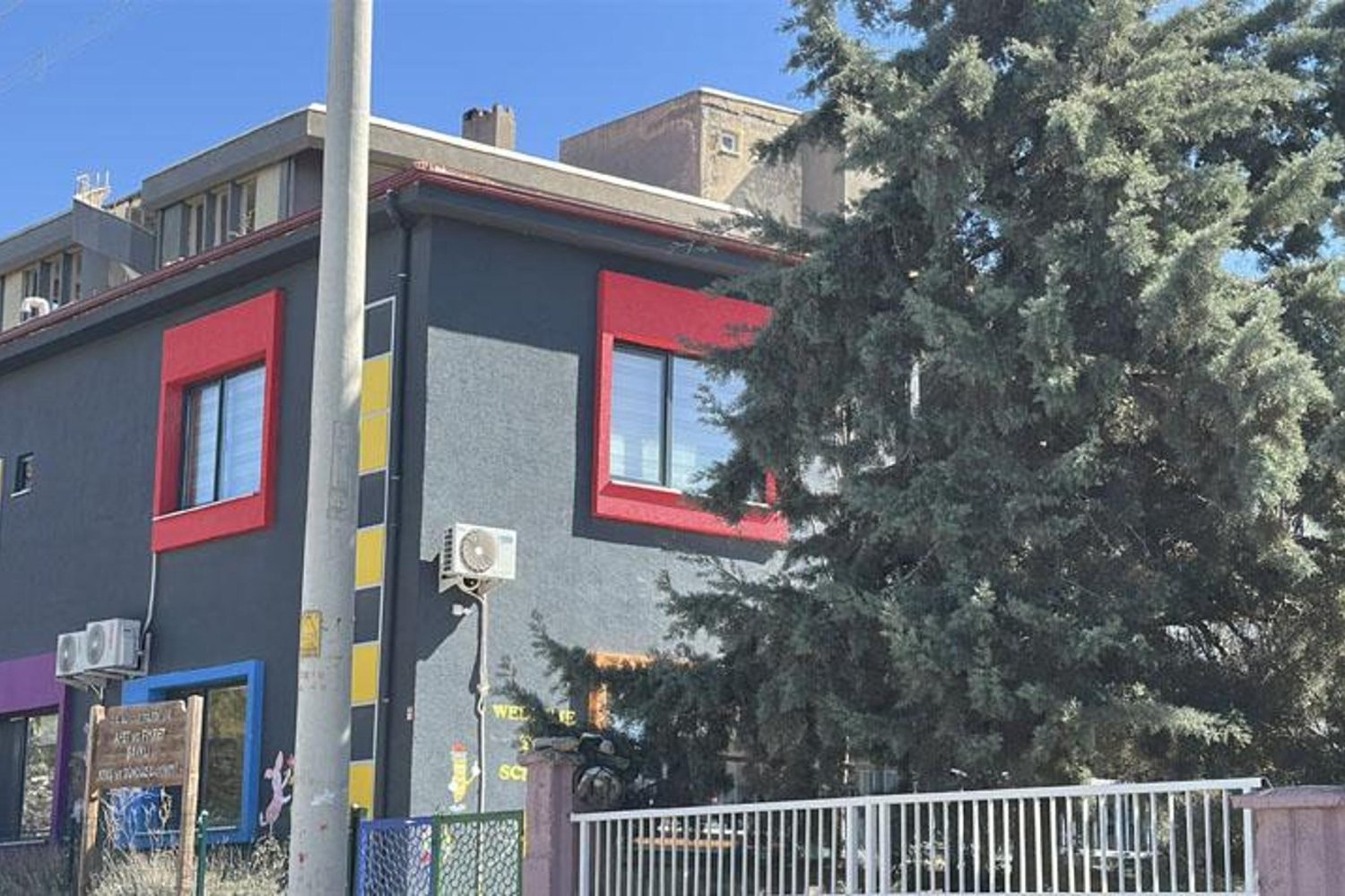 Burdur Kreşinde Yiyecek Zehirlenmesi: 30 Öğrenci Hastaneye Kaldırıldı