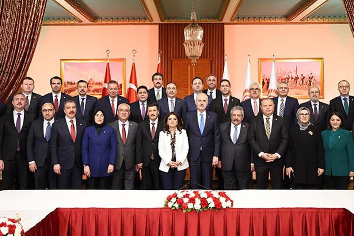 Meclis'te Iftar: Kurtulmuş ve Milletvekilleri Demokratik Çalışmaları Tartıştı