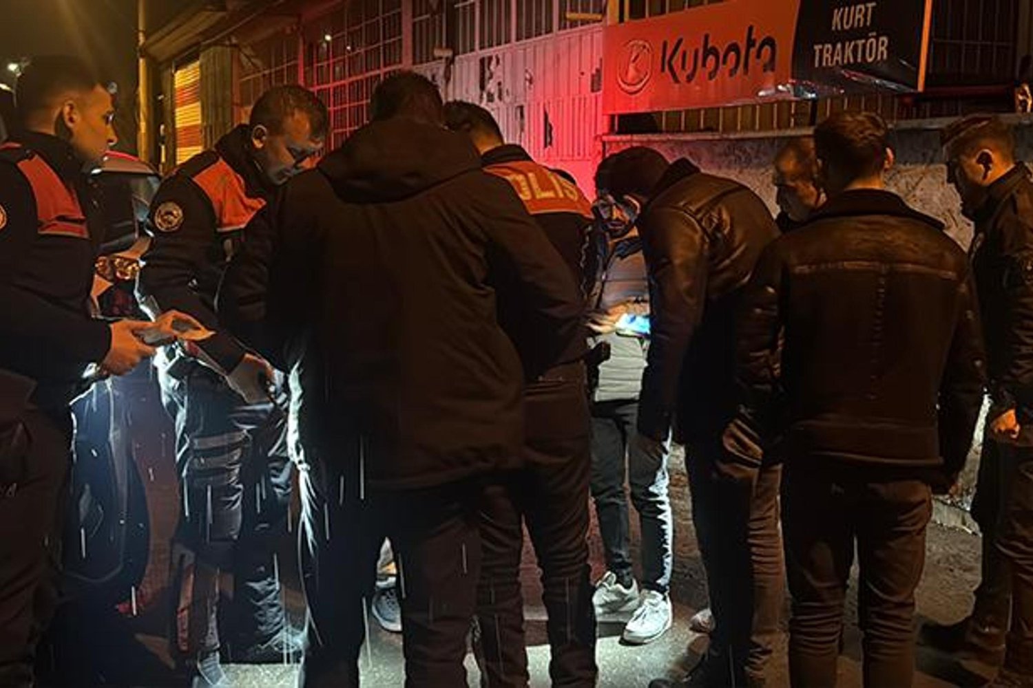 Kavgada Tüfekle Açılan Ateşle Yaralanan Genç Hastaneye Kaldırıldı