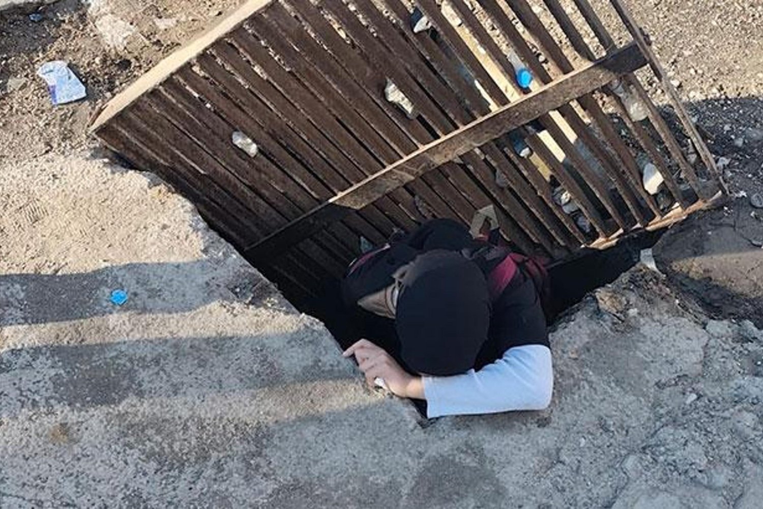 Okul Yolu Olayı: Çocuk Çukura Düştü, Güvenlik Sorunu Gün yüzüne Çıkarıldı