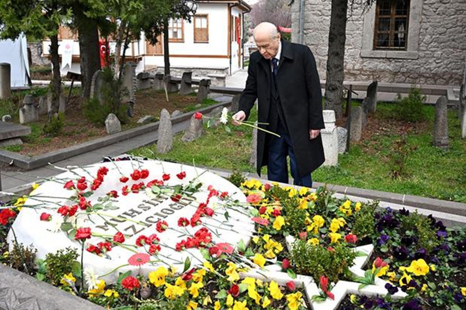 Devlet Bahçeli'den Muhsin Yazıcıoğlu'na Saygı Ziyareti: Anma Günü Kutlaması