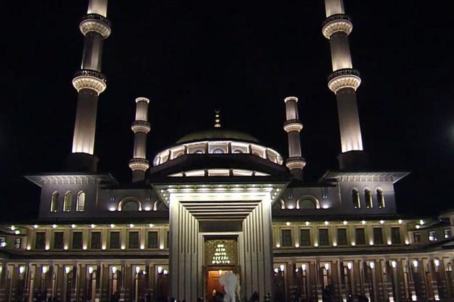 Kadir Gecesi Programı Kanal D'de Canlı Yayında: Dualar ve İlahi Programlarıyla Yıldızlar Gibi Parlıyoruz