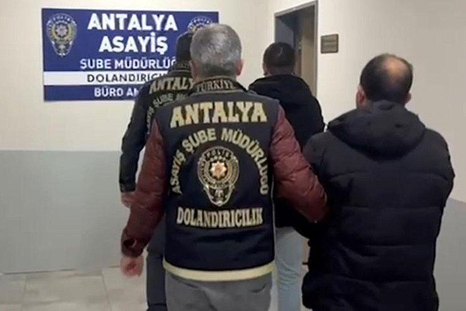 Dini Duyguları İstismar Eden Dolandırıcılar Yakalandı: 2 Milyon TL Haksız Kazanç Ele Geçirildi