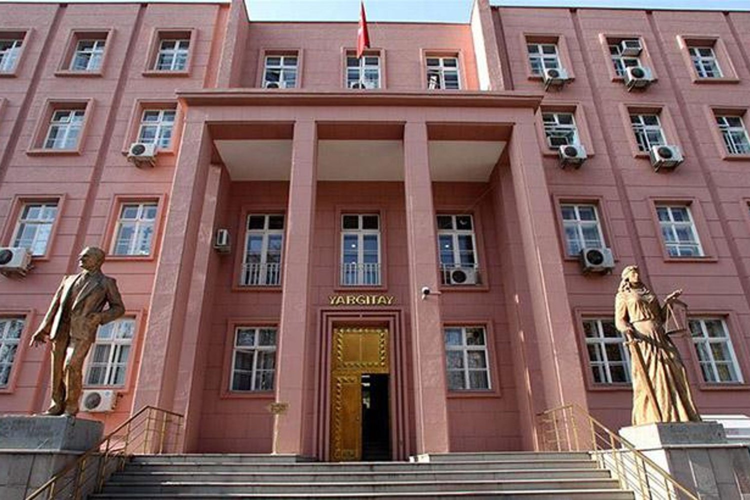 Mahkeme Gazeteci Nazlı Ilıcak ve Ahmet Altan'a Terör Yardımı Hapsi Verdi