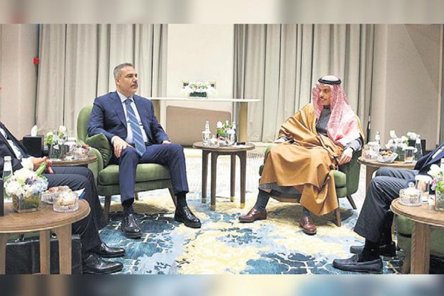 Diplomatik Çabalar Sürüyor: İran ve ABD Arasındaki Gerilimi Yatıştırmak İçin Bölgesel Toplantılar