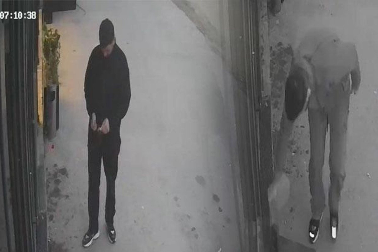 İki Pizza Şubesinin Kundaklanması Şüphelisi Polisle Çatıştı!