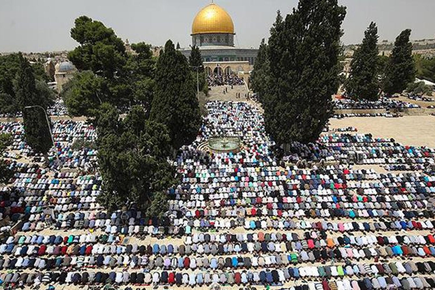 İsrail Aksa'yı Ramazan'da Da Kapalı Tuttu: Müslümanlar Son Cuma Namazını Yakınlarda Kıldı