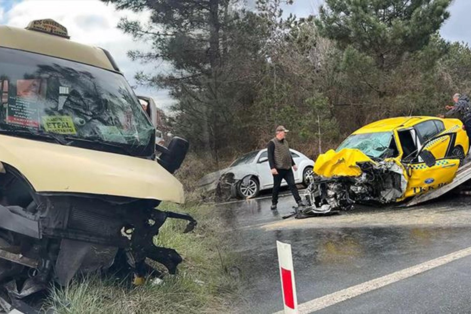 İstanbul'da Trafiği Felç Eden Kaza: Taksi ve Minibüs Çarpıştı, Taksi Şoförü Hayatını Kaybetti