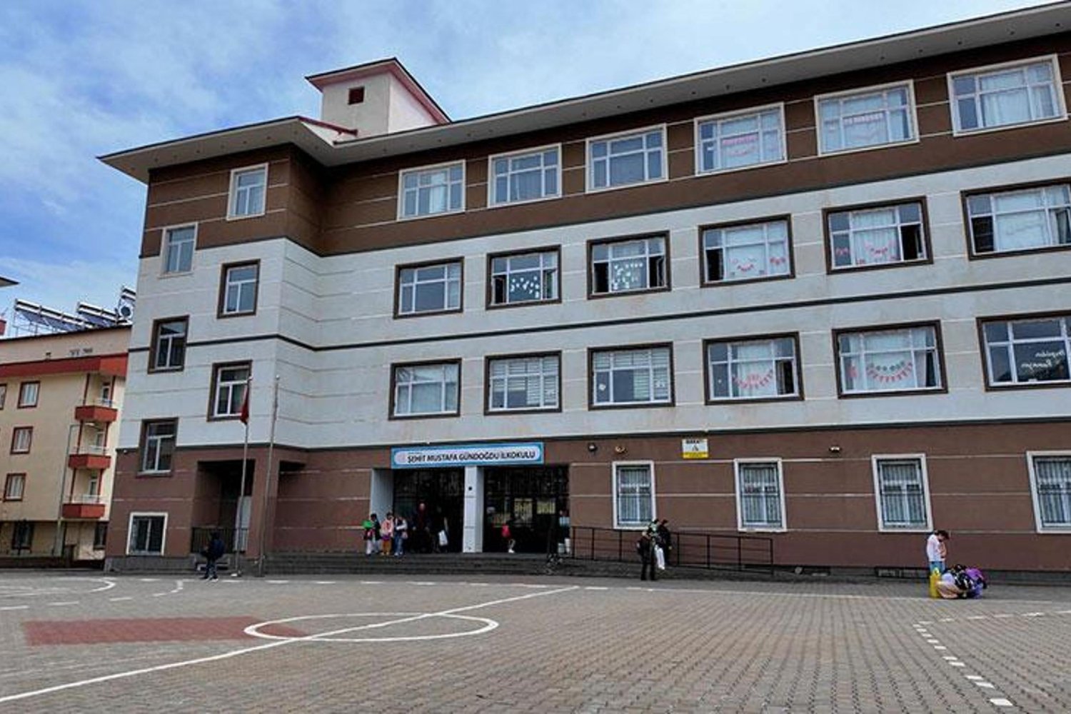 Bingöl'de Öğrenci Kar Spreyi Kullanımı Sonucu Sağlık Problemi Yaşadı