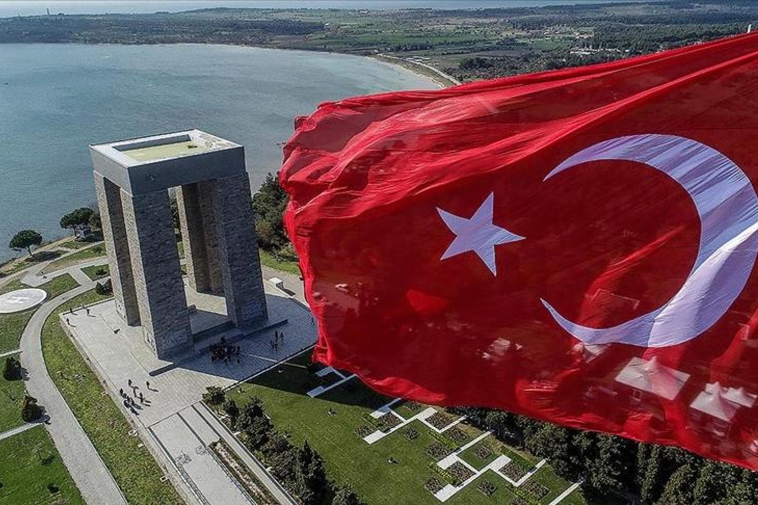Çanakkale Zaferi 111. Yılında Türk Milletiyle Birlikte Anılıyor: Şehitler ve Kahramanlar Unutulmadı