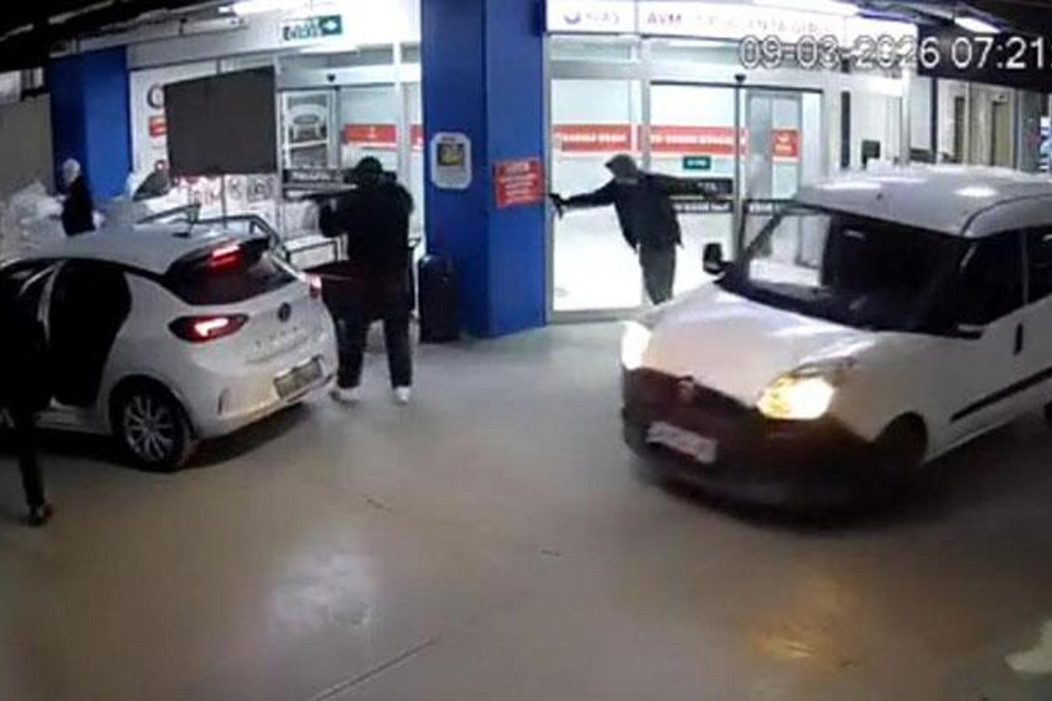 Bahçelievler'de Çılgın Soygun: 20 Milyonluk Hırsızlık Güvenlik Kamerasında