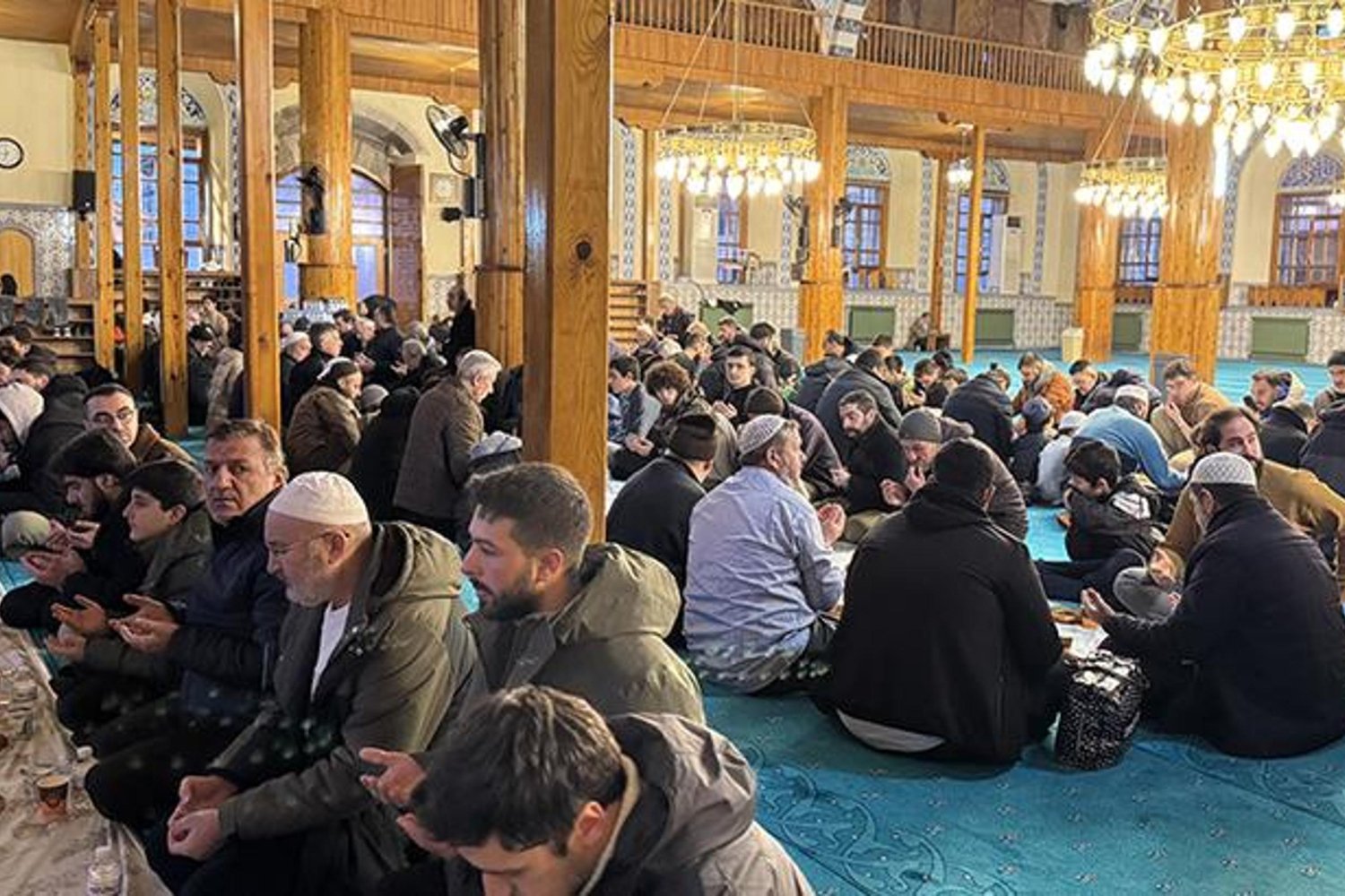 Konya'da Ramazan'ın Bereketiyle Uzun İftar Sofraları Genişliyor