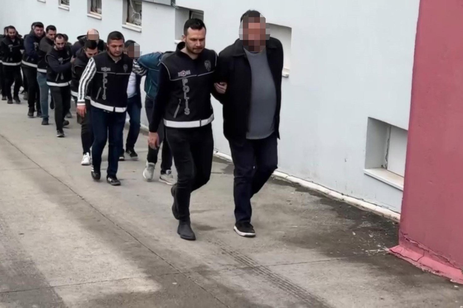 Adana'da Tefeciliğe Darbe: Cep Telefonu Bayii ve Kuyumcu Kılığında 11 Gözaltı