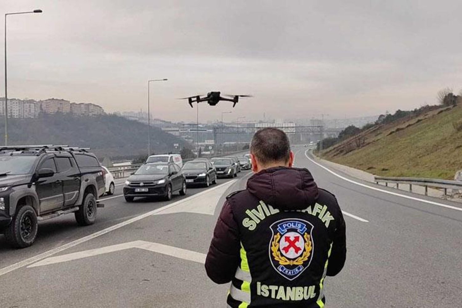 İstanbul’da Dron Destekli Trafik Denetimiyle Kaynak Yapan Sürücüler Tespit Edildi