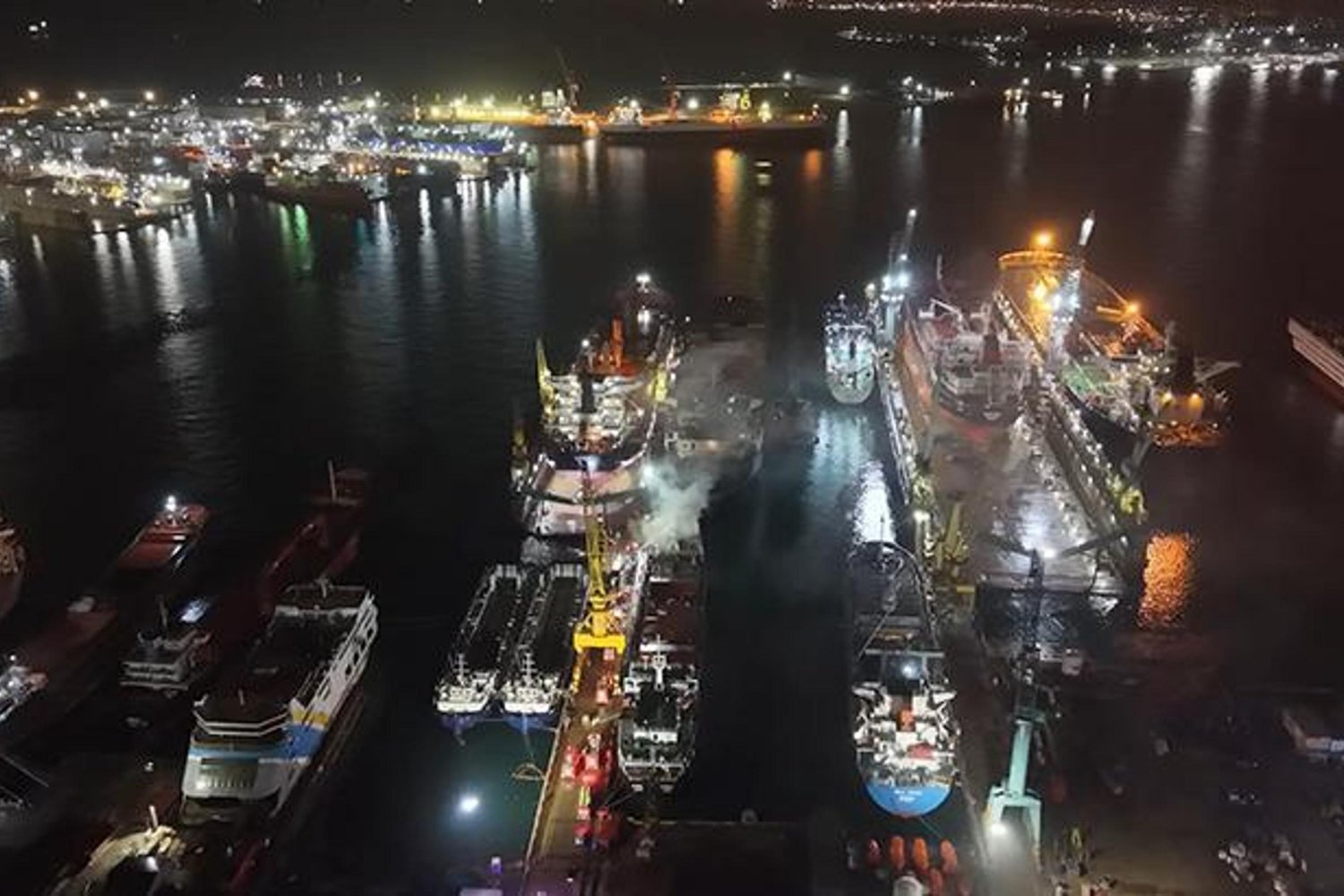 Yangın Çıkan Kuru Yük Gemisi Büyük Çaba ile Kontrol Altına Alınıyor