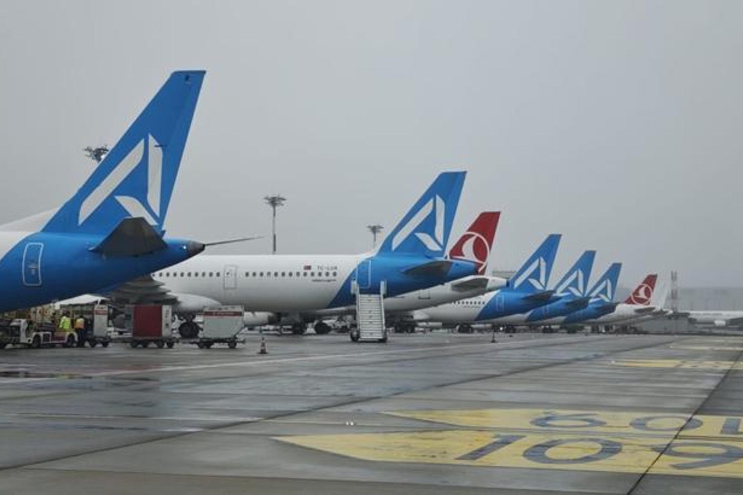 İstanbul'da Şiddetli Yağışlar Uçuşları Vuruyor: 51 Sefer İptal ve Yönlendirme