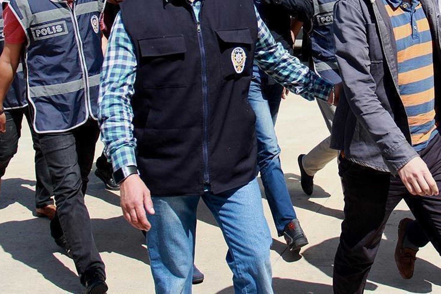 Yatırım Dolandırıcılığı Çetesi Çökertildi: 65 Şüpheli Gözaltında