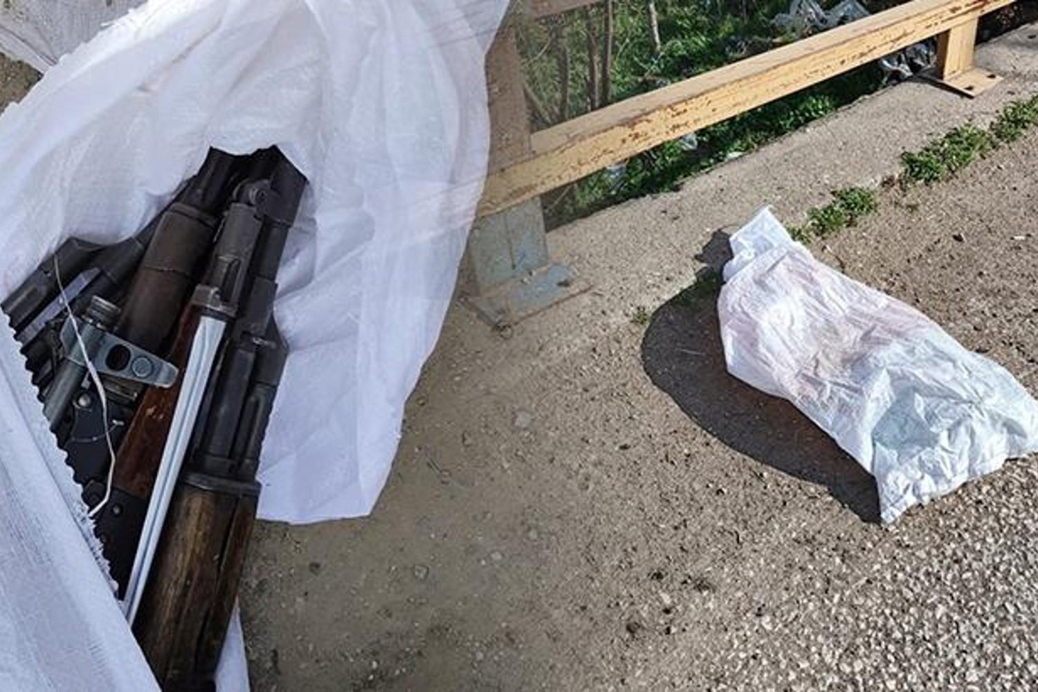 Antakya'da Polisten Nilüfer Operasyonu: 4 Kalaşnikof ve Şarjör Ele Geçirildi