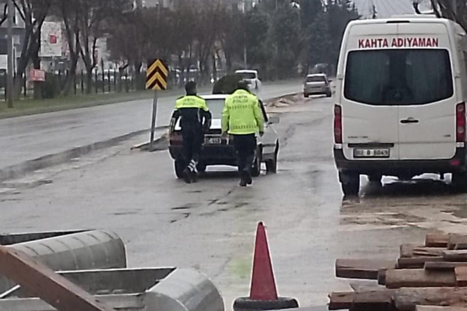 Adıyaman'da Yolda Kalan Araçlara Polis Destek Oldu: Anbean Kaydedildi