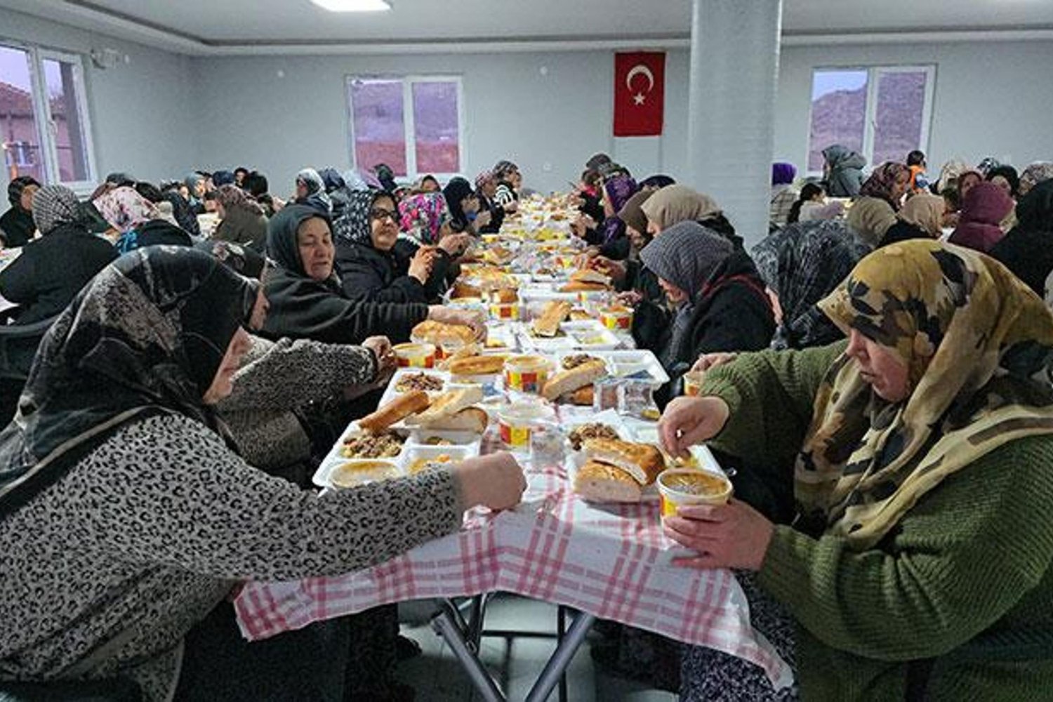 Ramazan'da Mahallede Geleneksel İftar Organizasyonu Büyük Ilgi Görüyor