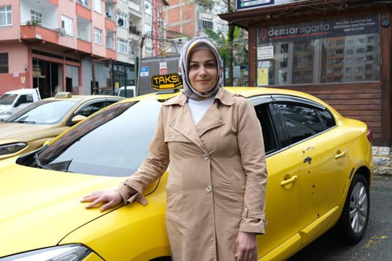 Rize'de Kadın Taksi Şoförü Takdir Topluyor