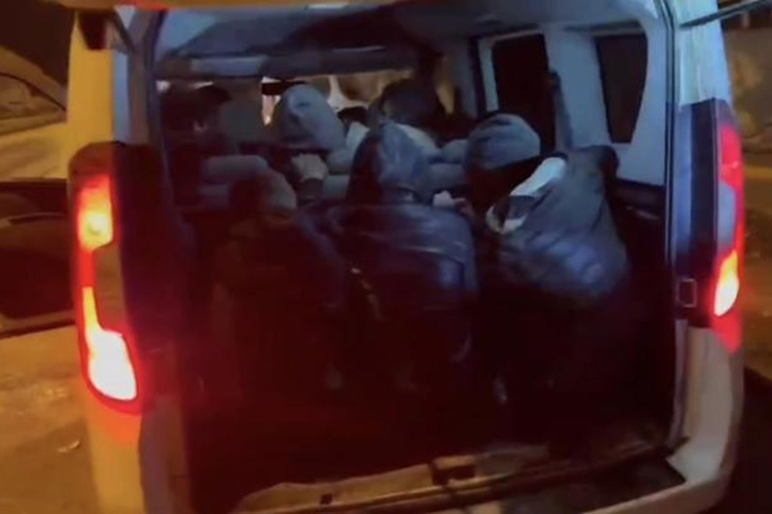 Hatay'da Göçmen Kaçakçılığı Operasyonu: 52 Düzensiz Göçmen Yakalandı