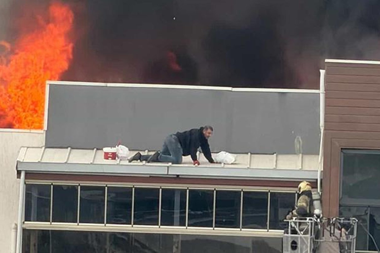 Bursa'da 8 Katlı Site Yangını Can Yandırtmadı Tersane Korkusu