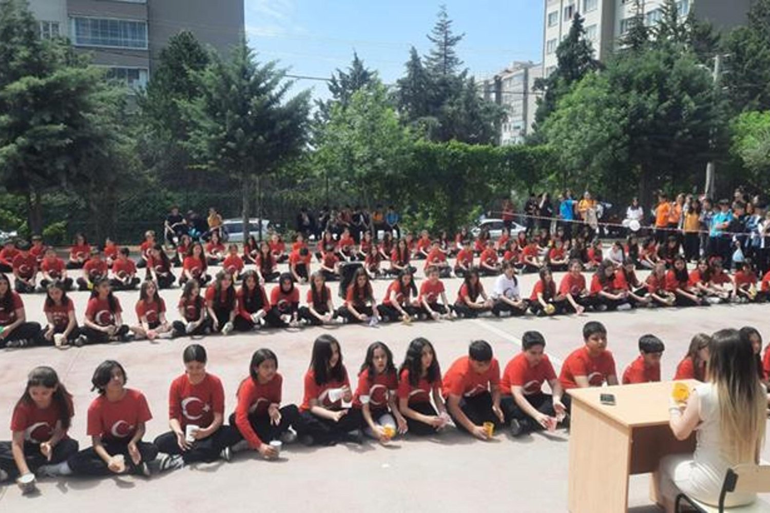 23 Nisan Ulusal Egemenlik ve Çocuk Bayramı'nda Saldırı Sonrası Ayser Çalık Ortaokulu Boş Kaldı