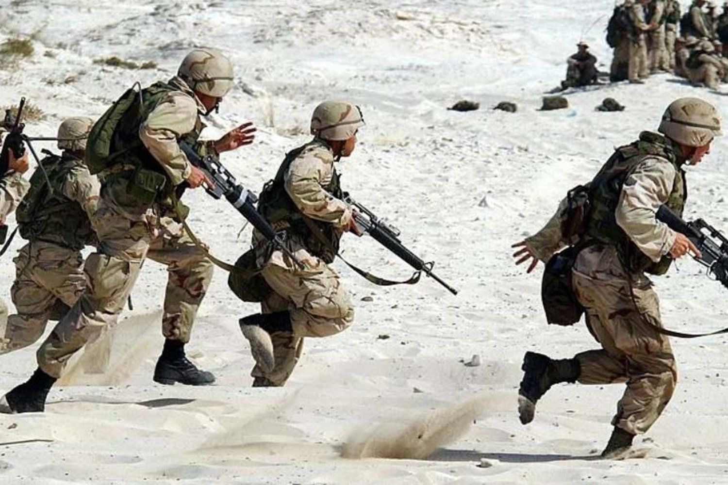 İran-İsrail-ABD Gerilimi Tırmanıyor: Hürmüz Boğazı'ndaki Gizemli Ada Savaşın Merkezinde