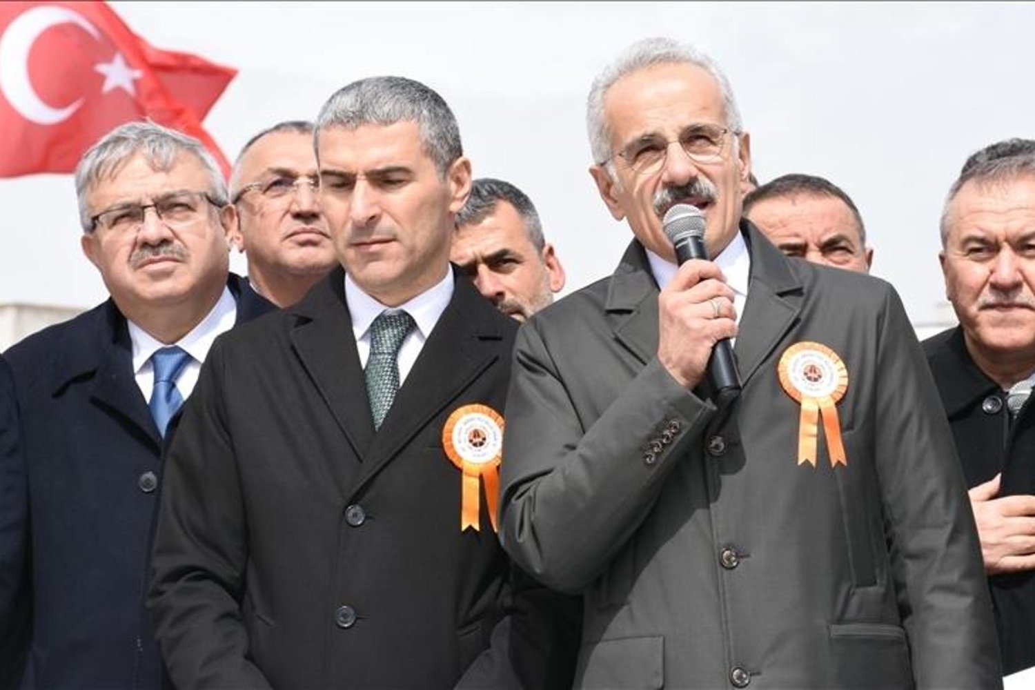 Ulaşımda devrim: Afyonkarahisar'da Yollar ve Projelerle Ekonomiye ve Çevreye Katkı