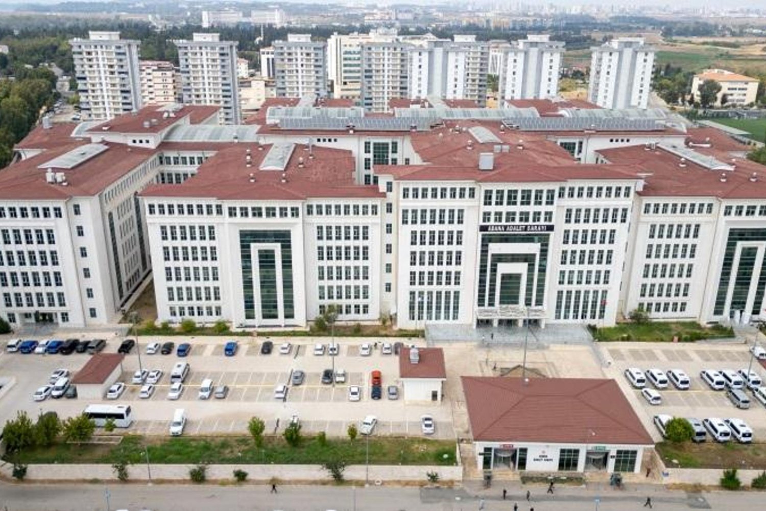 Adana'da Aile Yüksek Gerilimli Çatışma: Ağabey ve Kardeş Yaralandı, Ceza 18 Yıl