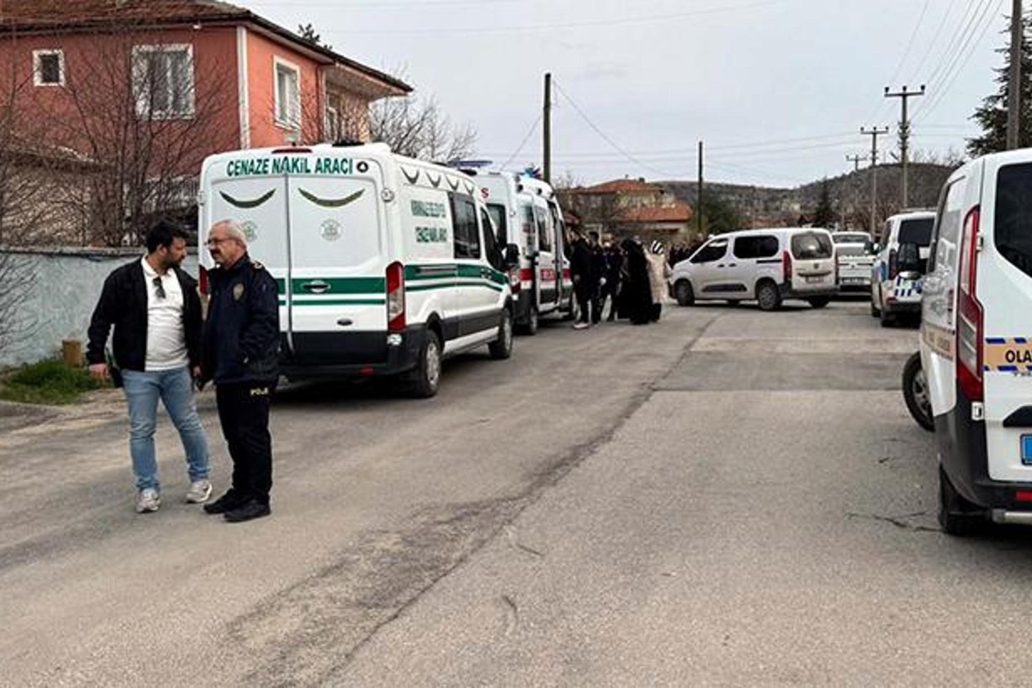 Kardeşler Babasını Bıçak ve Nacakla Yaraladı: Ölümle Sonuçlandı