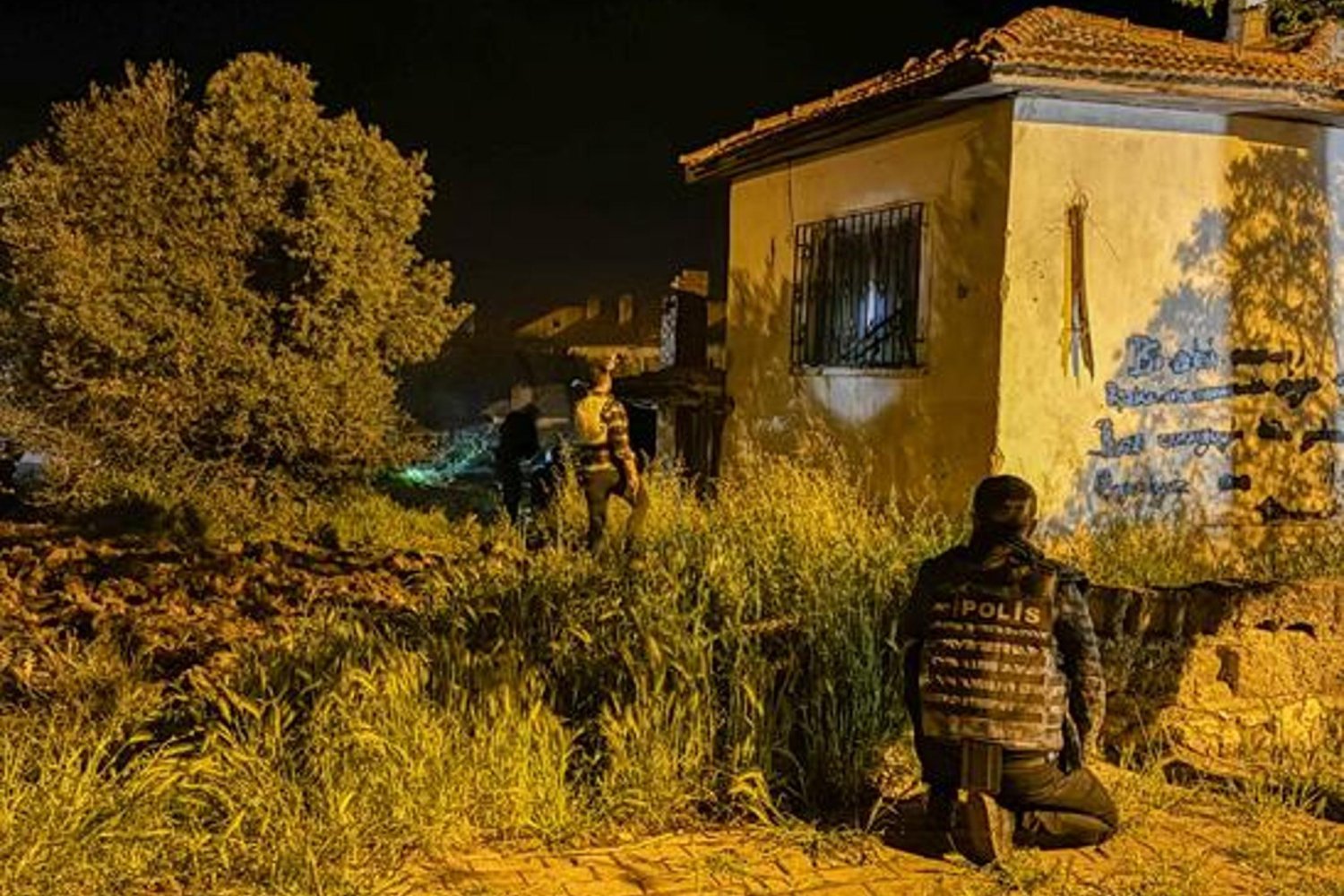 Uşak'ta Polis Saldrısı: Aile İçi Şiddet İhbari Cümbüşe Dönüştü