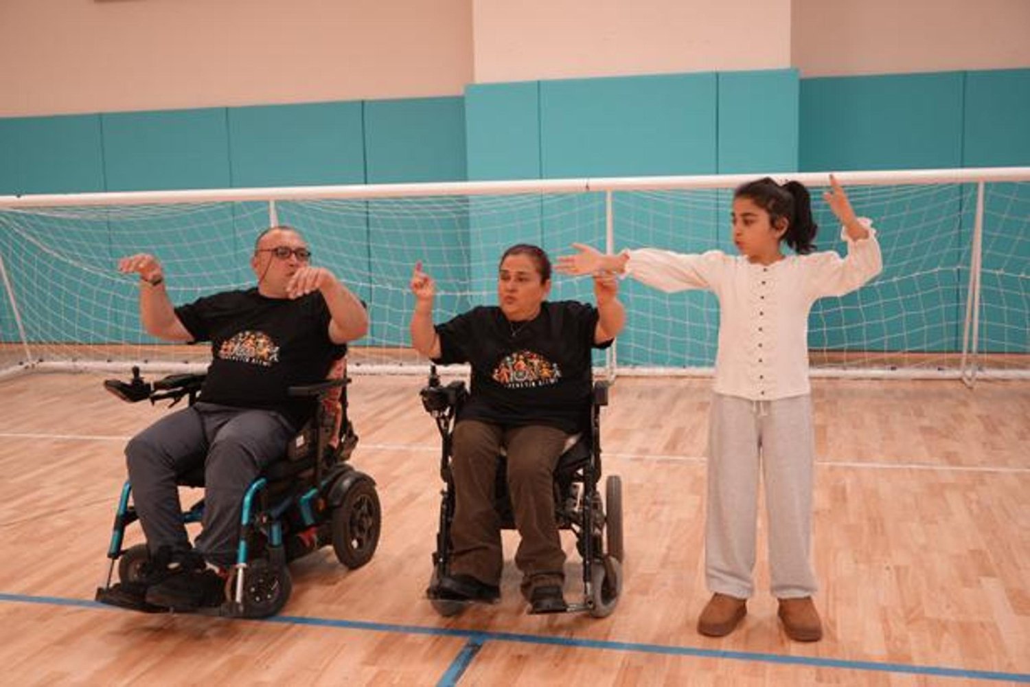 Engelleri Aşan Çift: Tekerlekli Sandalyeyle Zeybek ve Latin Dansıyla İlham Veriyor!