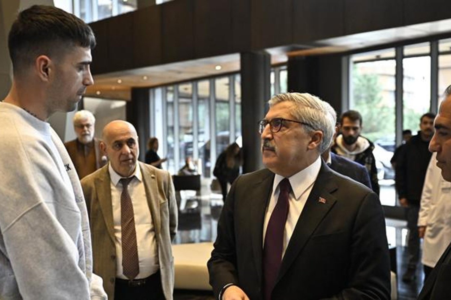 İbrahim Tatlıses'e Ziyaret: AK Parti'den Moral ve Destek Mesajları