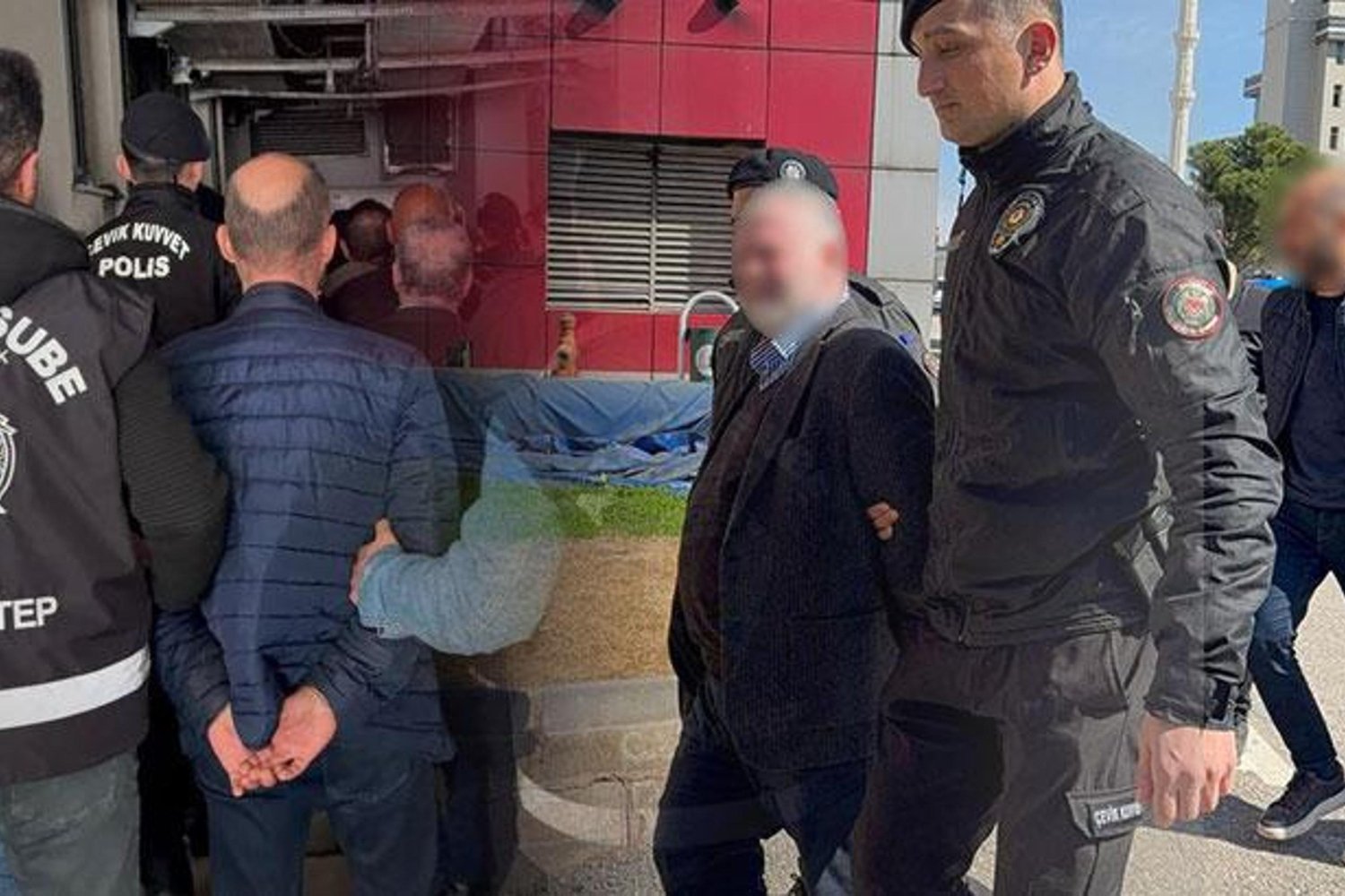 Gaziantep'te Sahte Çekle Dolandırıcılık Operasyonu: 12 Şüpheli Gözaltında