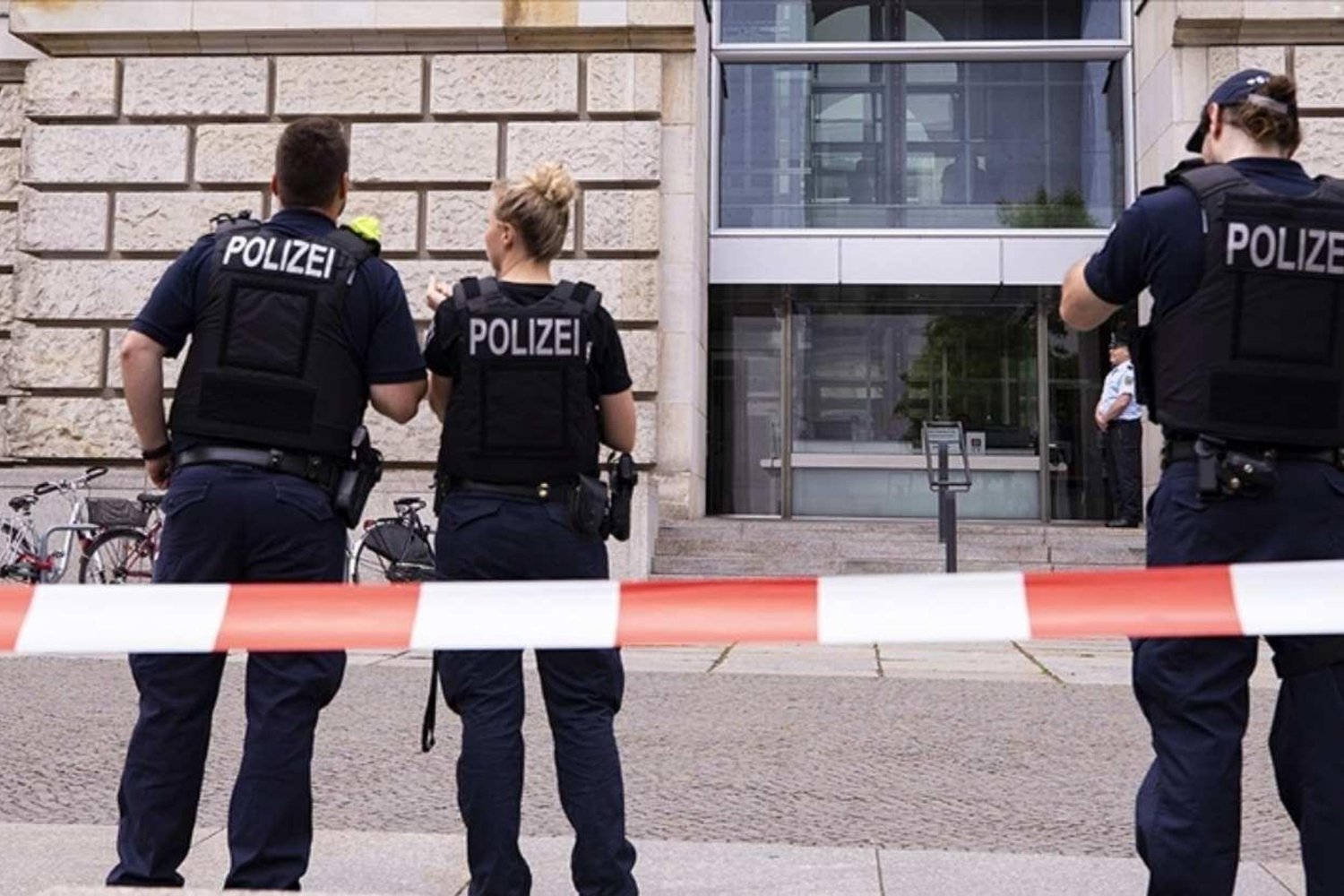 Almanya'daki Casusluk Operasyonu: Letonyalı ve Ukraynalı Şüpheliler Tutuklandı