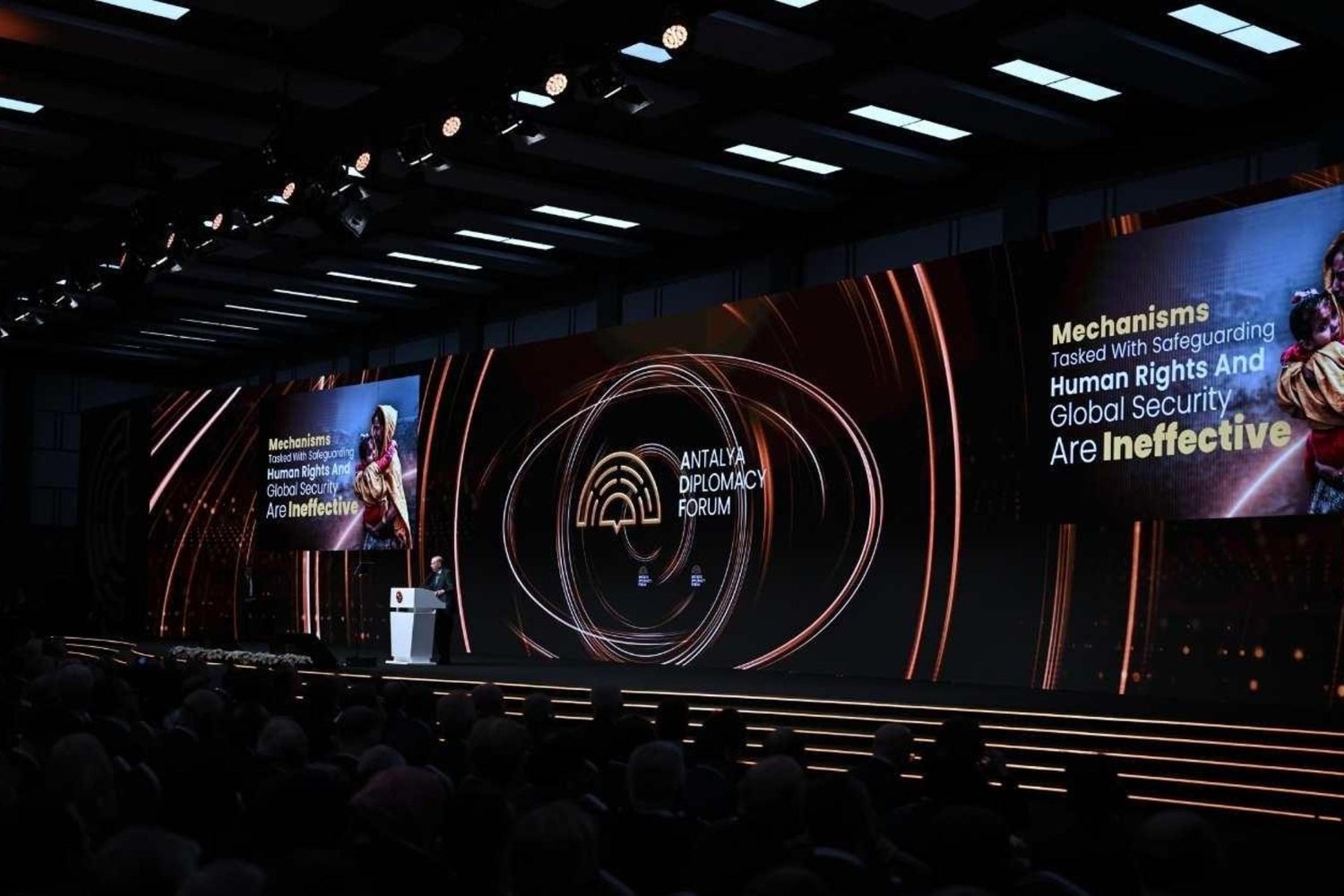 Antalya Diplomasi Forumu Başladı: Dünya Liderleri Belirsizliklerle Mücadele Ediyor