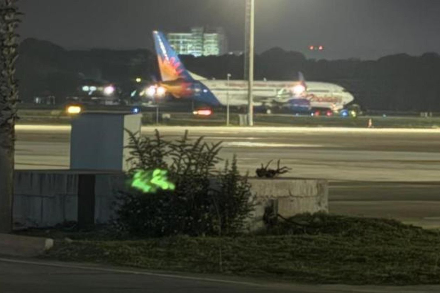İngiltere'den Türkiye’ye Uçarken Pilot Rahatsızlandı! Antalya Havalimanı’nda Acil Güvenlik